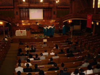 00Kirche von innen.jpg