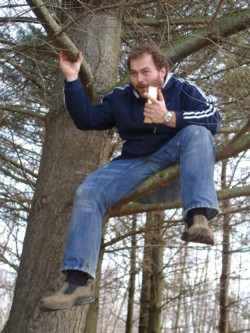 01Simon auf Baum 60.jpg